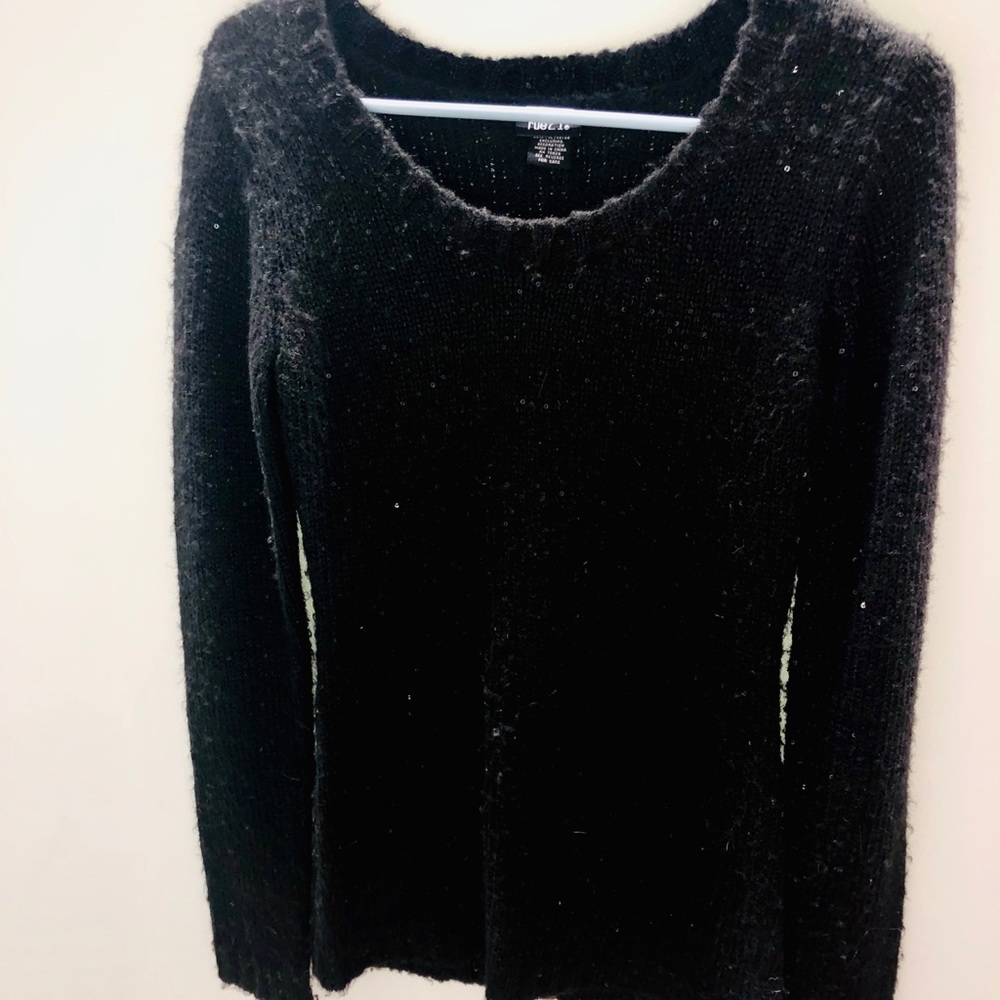 Black Sequent rue 21 sweater